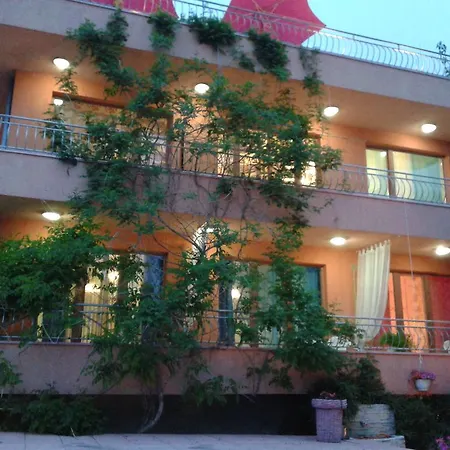 House Sapphire Homestay Golden Sands