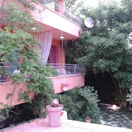 House Sapphire Homestay *