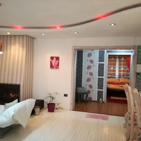 House Sapphire Homestay *