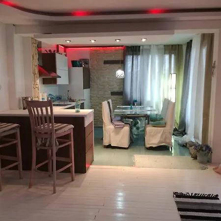 House Sapphire Homestay *